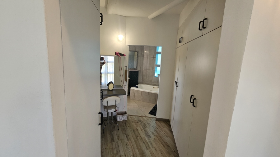 3 Bedroom Property for Sale in Wavecrest Eastern Cape